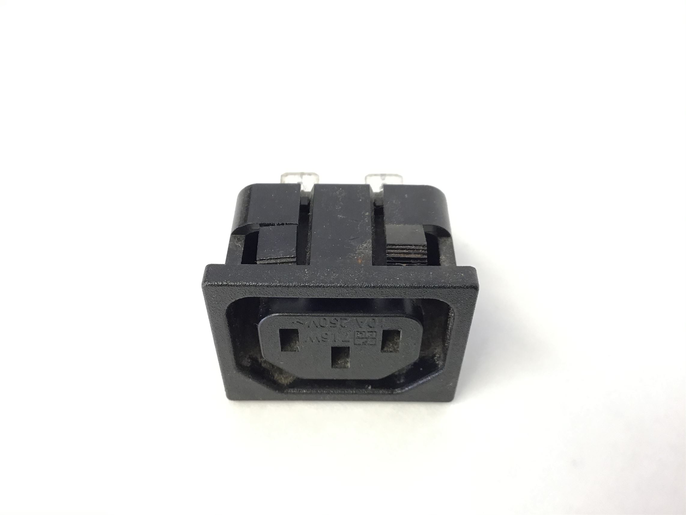  IEC Auxiliary AC Outlet Module