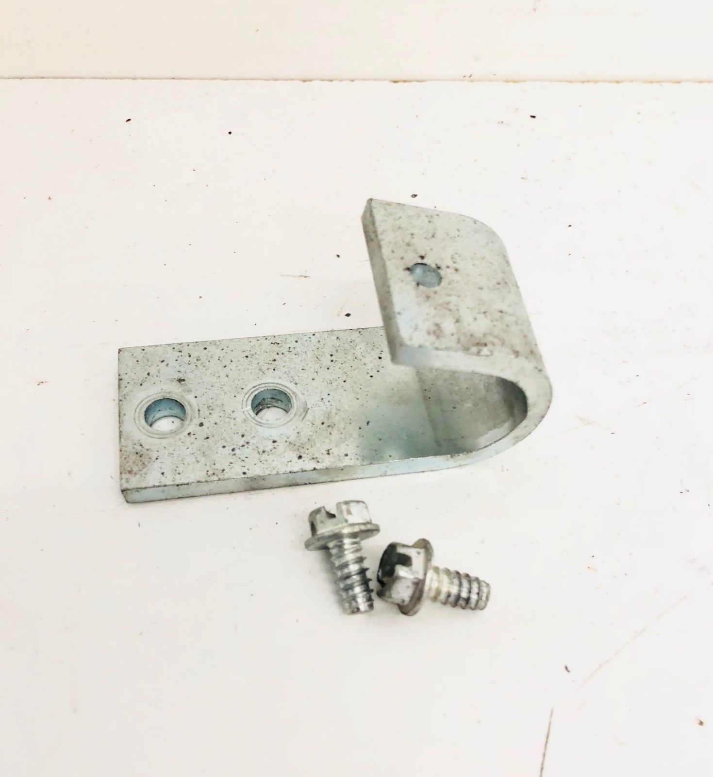 Front Roller Retainer Mount w/ Nuts (Used)