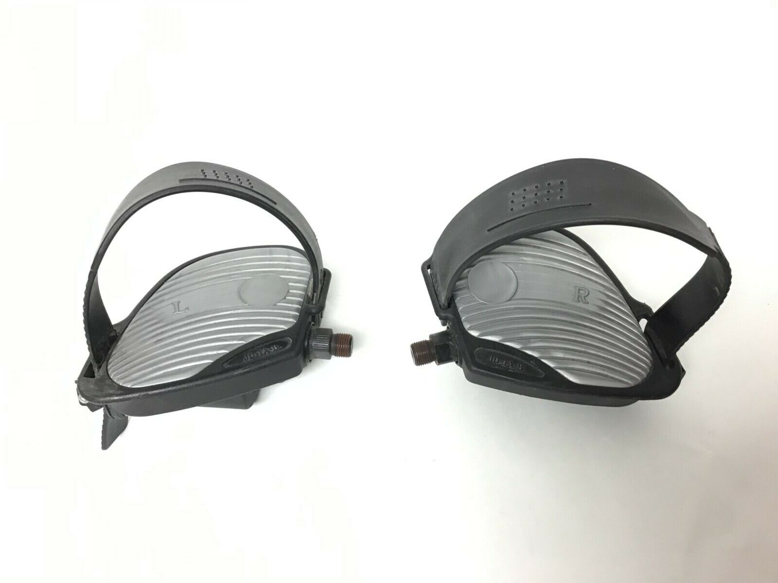 Pedal Pair Left & Right w/ Straps 9/16