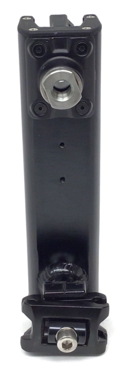 Bracket Pivot w Axle (Used)