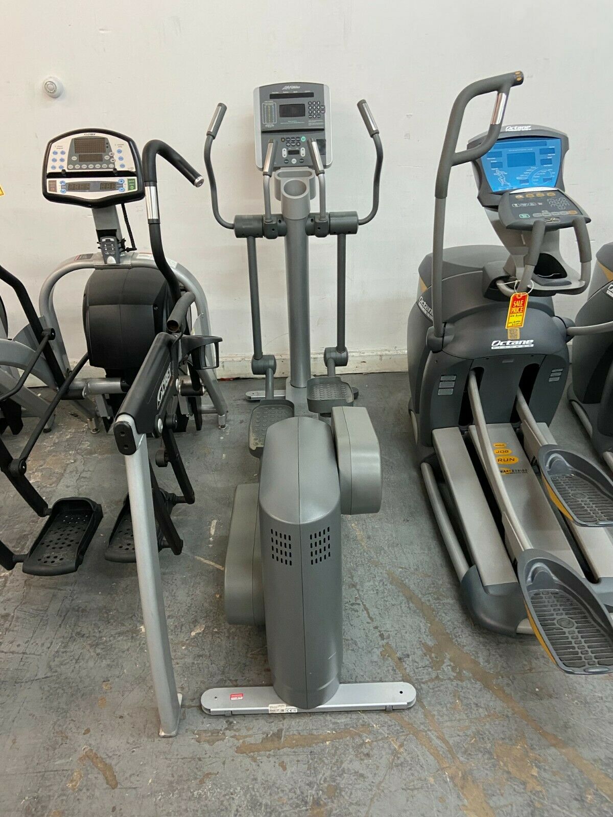 Life Fitness 95Xi Elliptical Cross Trainer (Used)