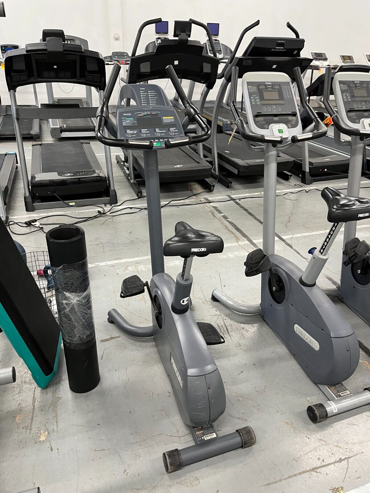 Precor C846i Upright Stationary Exercise Bike for Home Gym (Used)