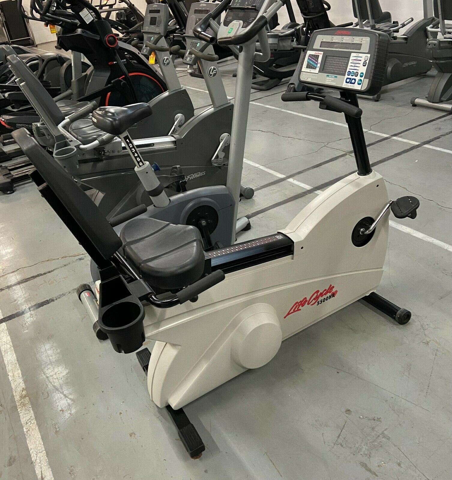 Life Fitness 5500HR Recumbent Stationary Exercise Bike (Used)