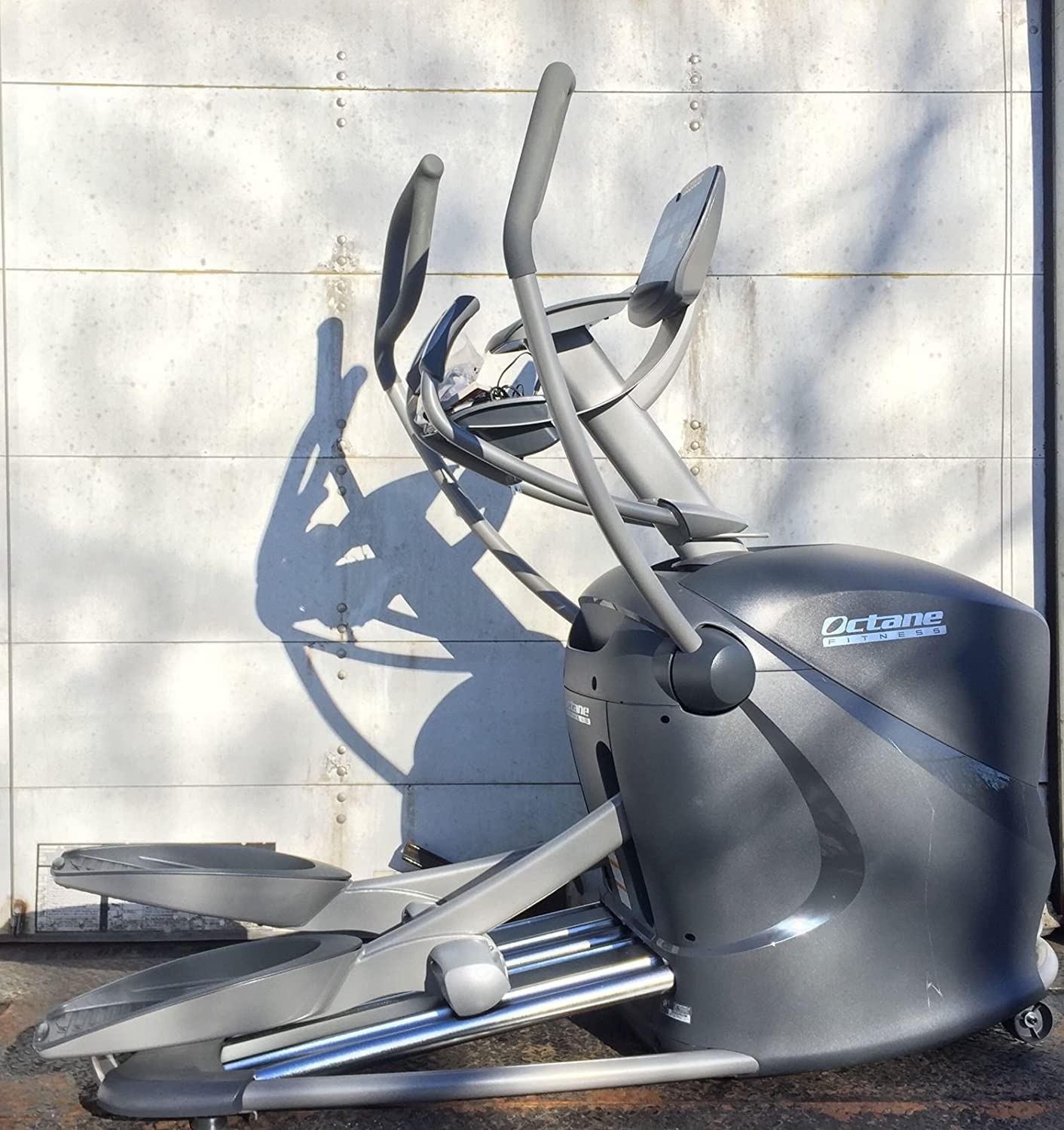 Octane Fitness Q37ci Q37 ci Elliptical Crosstrainer w/Converging Arms Low Hours (Used)