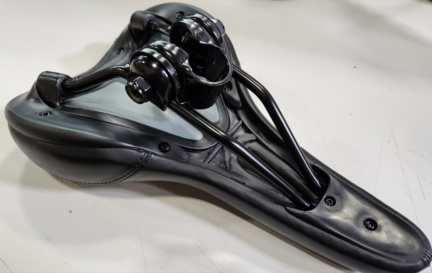 SPORT SADDLE BLACK INCL. SADDLE CLAMP WI